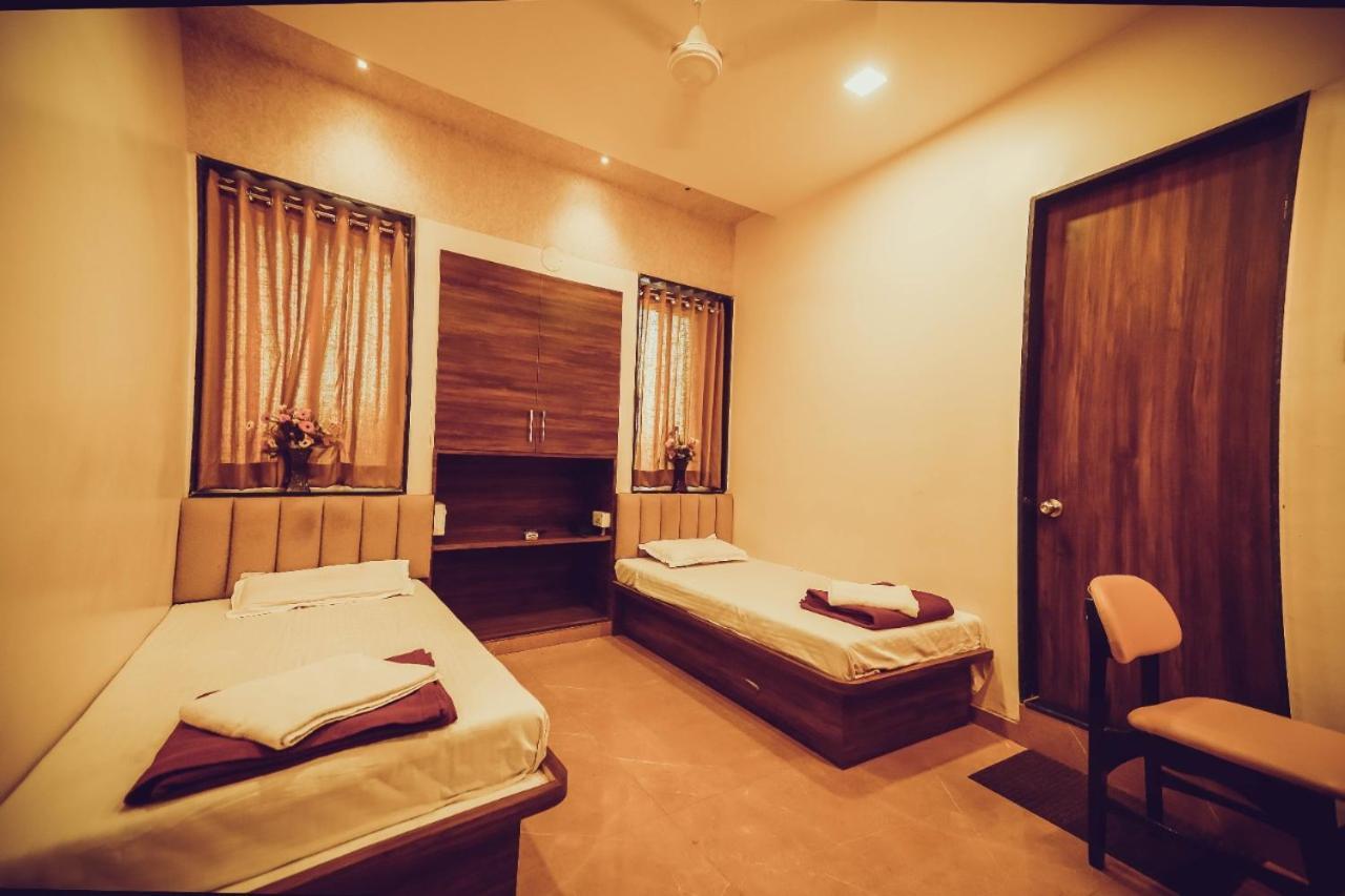 Hotel Kiran Miraj エクステリア 写真