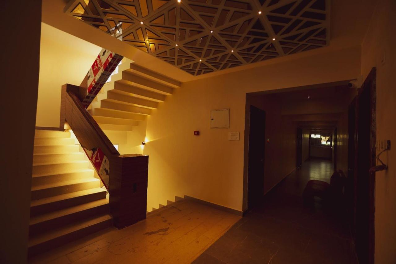 Hotel Kiran Miraj エクステリア 写真